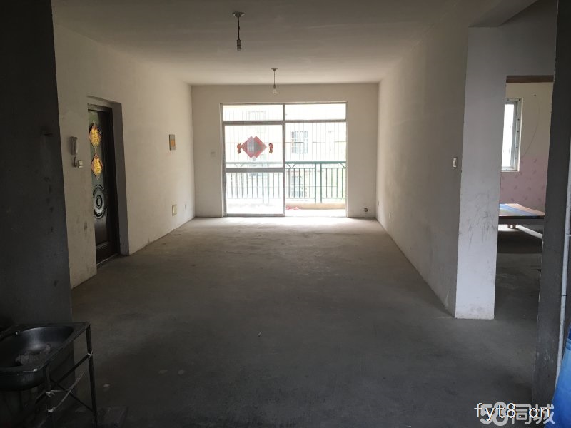 春晖苑一初十一小,繁华商圈,产证满2税低,带平台绿化非常棒!